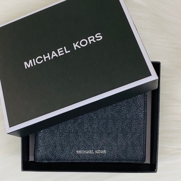 Michael Kors Jet Set Men’s Backpacks & Wallet Set - Picture 10 of 15